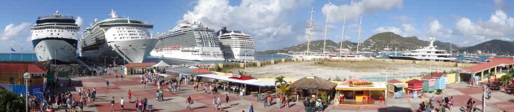 Panoramic 6 Cruise ships at Sint Maarten